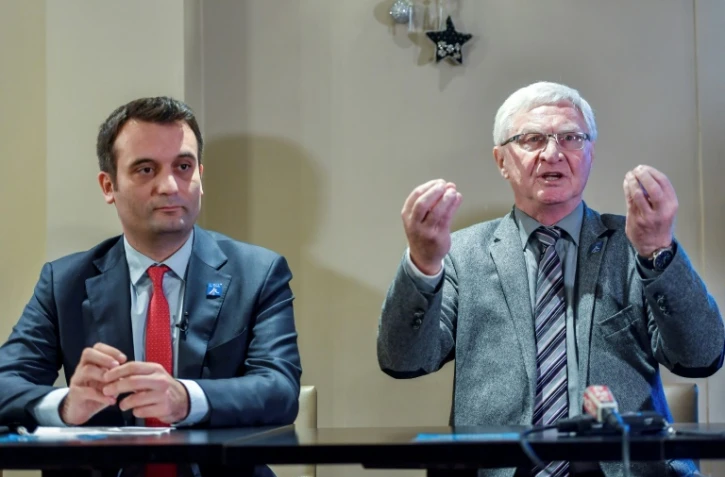 Le président du parti Les Patriotes Florian Philippot et le député José Evrard, lors d'une conférence de presse à Lens le 27 novembre 2017