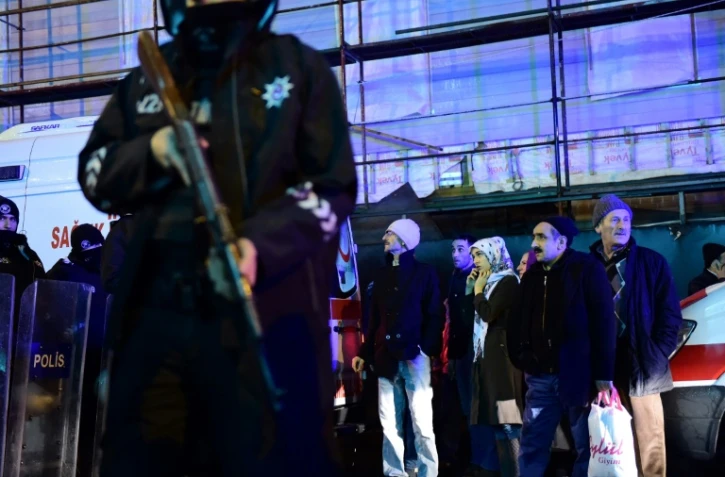 Un policier turc à proximité de la discothèque frappée par un attentat, le 1er janvier 2017 à Istanbul