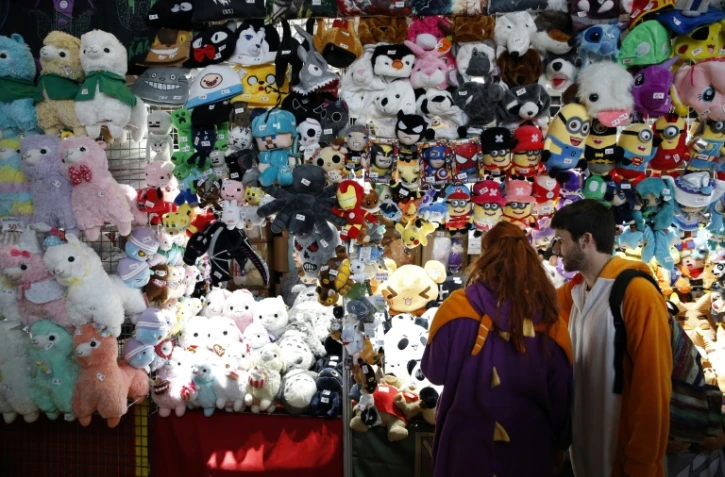 Des peluches en vente sur un stand durant un salon Ă la Grande Halle de la Villette Ă Paris, le 23 octobre 2015