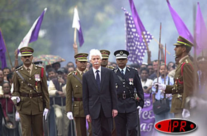 Mardi 30 septembre 2003.
Lors de la cérémonie d'investiture de Paul Bérenger au poste de Premier ministre de Maurice