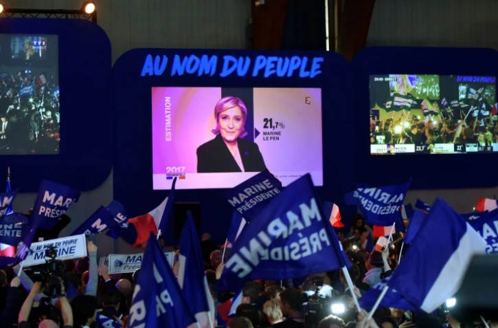 Des partisans de Marine Le Pen, le 23 avril 2017 à Hénin-Beaumont