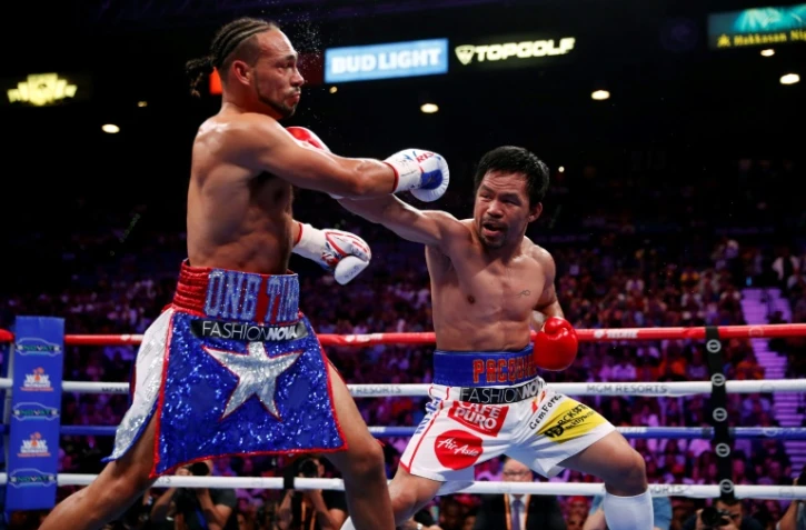 La légende philippine de la boxe Manny Pacquiao (d) face à l'Américain Keith Thurman pour la couronne WBA des welters, le 20 juillet 2019 à Las Vegas