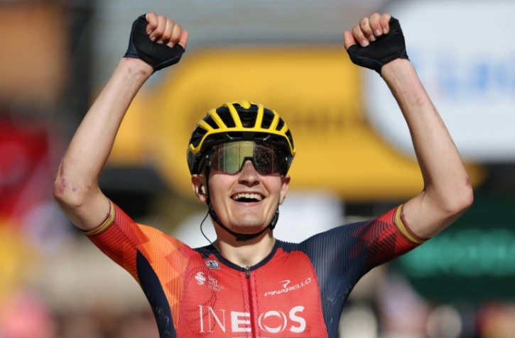 Le coureur cycliste Carlos Rodriguez vainqueur de la 14e étape du 110e Tour de France à Morzine le 15 juillet 2023.
