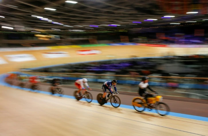 Sébastien Vigier (2e d) lors du 1er tour du keirin aux Mondiaux sur piste de Berlin, le 27 février 2020