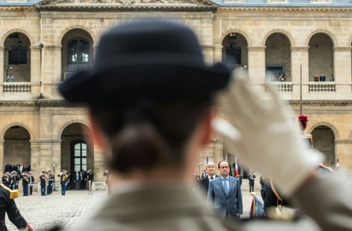 Cérémonie d'hommage aux Invalides à Paris, le 21 juin 2016