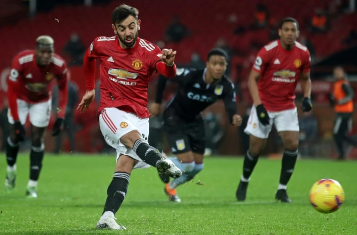 Manchester United et Bruno Fernandes, buteur sur penalty, restent sur un succès précieux contre Aston Villa à Old Trafford, le 1er janvier 2021