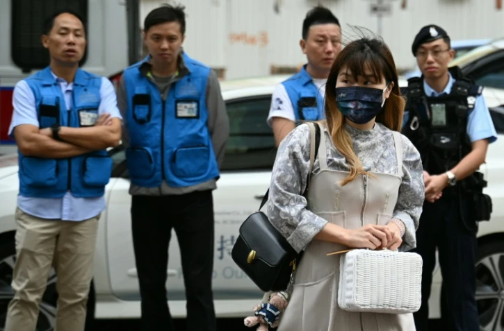 La militante Clarisse Yeung arrive au tribunal dans le cadre du plus grand procès de militants pro-démocratie à Hong Kong, le 29 novembre 2023