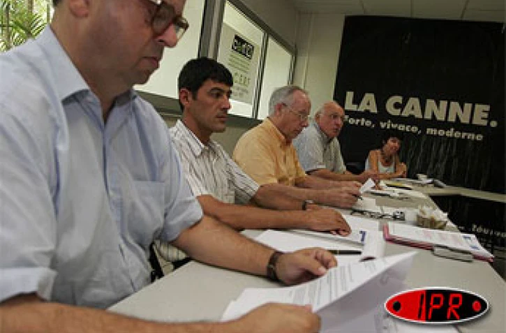 Lundi 12 décembre 2005

La campagne sucrière 2005 a produit 1,8 million de tonnes de cannes
