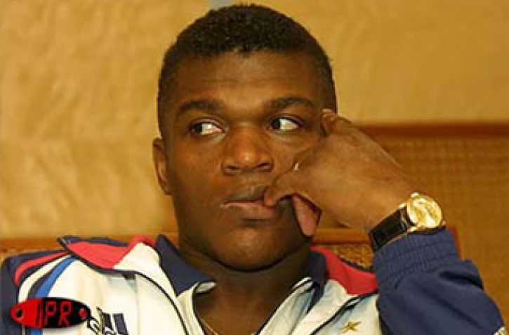 Marcel Dessailly. De retour de son match amical disputé contre l'Australie dimanche 11 novembre 2001 (1 à 1), l'équipe de France a  fait escale à La Réunion le lundi  12 novembre 2001