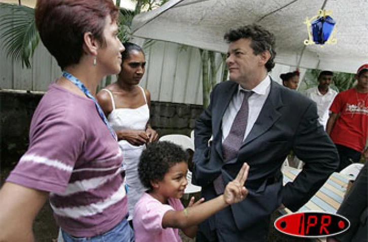 Mercredi 22 décembre 2004

Jean-Louis Borloo, ministre de l'emploi, du travail et de cohésion sociale et Marc-Philippe Daudresse, ministre délégué au logement et à la ville,  en visite officielle