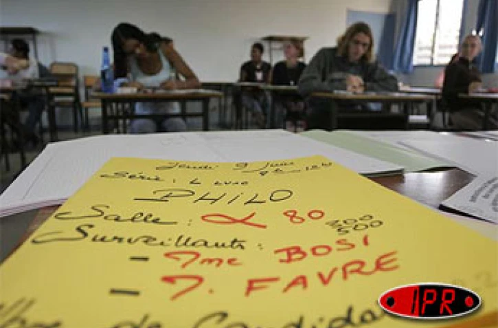 Jeudi 9 juin 2005 -

Jeudi 9 juin 2005

Le bac a commencé par la traditionnelle épreuve de philosophie