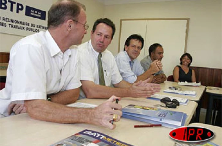 Vendredi 1er avril 2005 -
Lors de la conférence de presse de la FRBTP présentant l'opération "un jour, un jeune, une entreprise"