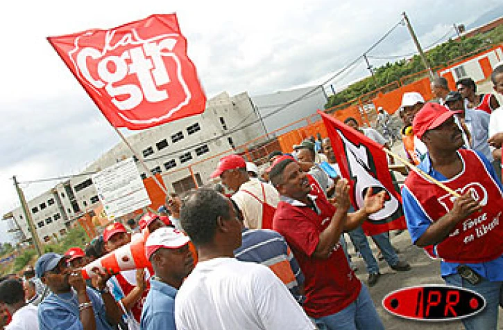 Les grévistes du BTP ont manifesté dans les zones industrielles du Port ce mardi 4 mai 2004