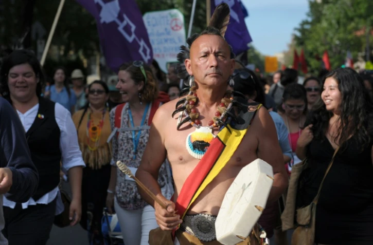 Des participants à une "marche festive" en ouverture du Forum Social Mondial, le 9 août 2016 à Montréal
