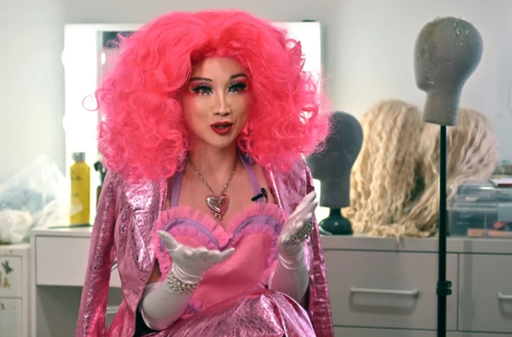 La drag queen sud-coréenne Serena dans un studio du quartier de Haebangchon à Séoul, le 28 avril 2023