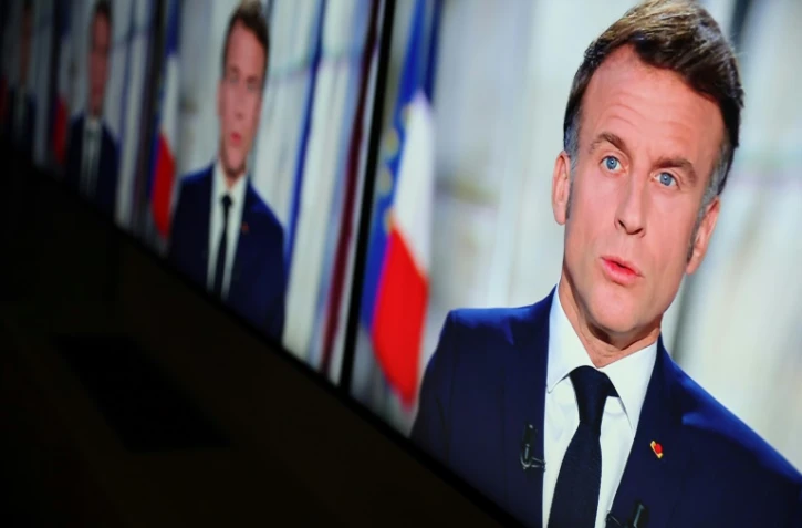 Capture d'écran du président français Emmanuel Macron lors de ses voeux pour le Nouvel An depuis le palais de l'Elysée, Paris, le 31 décembre 2024