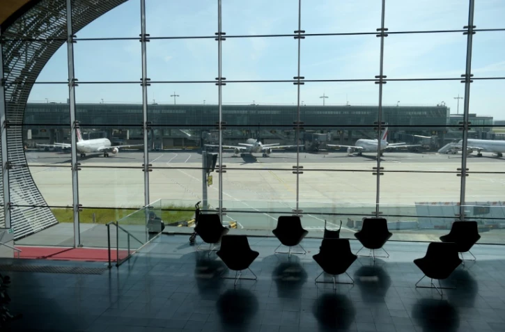 Avions sur le tarmac vus du terminal 2E de l'aéroport Roissy Charles-de-Gaulle, le 12 mai 2020