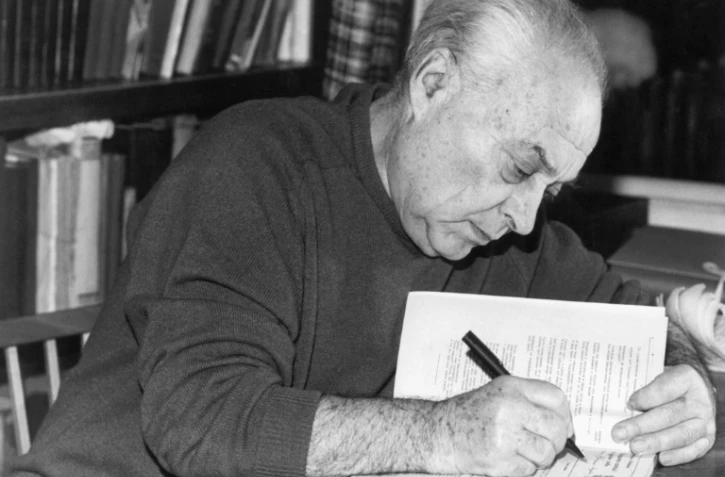 L'écrivain russe Anatoli Rybakov, auteur du bestseller "Les enfants de l'Arbat", le 1er mars 1989 à Moscou