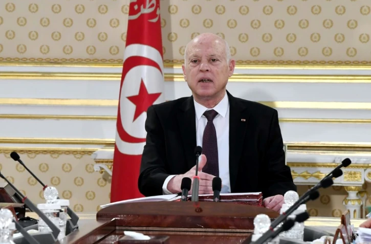 Une photo fournie par la présidence tunisienne montre le président Kais Saied participant à une réunion du gouvernement à Tunis, le 13 décembre 2021