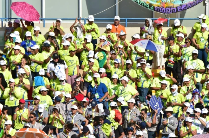 Des bénévoles des JMJ rassemblés dans le stade Rommel Fernandez pour une rencontre avec le pape François,  à Panama City, le 27 janvier 2019