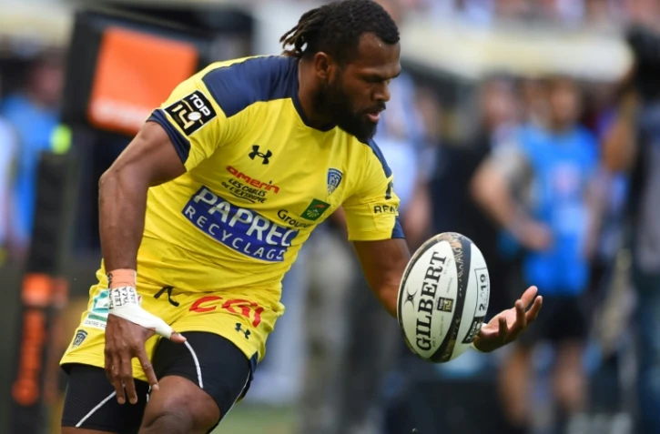 L'ailier de Clermont Alivereti Raka contrôle le ballon face à Lyon en demi-finales de Top 14, le 9 juin 2019 à Bordeaux