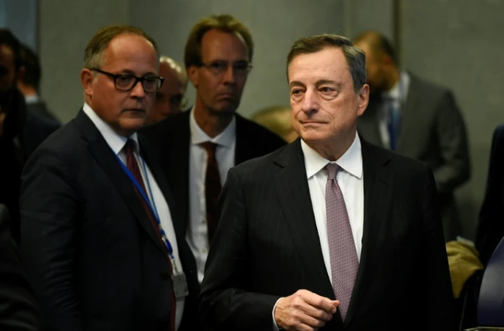 Le président de la BCE, Mario Draghi (d), à Luxembourg le 1er octobre 2018.
