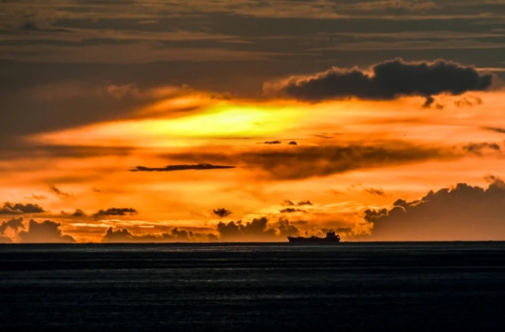 Une collision entre un tanker transportant 38.000 tonnes d'hydrocarbures et un cargo de 220 m de long s'est produite vers 03H00 dans le détroit du Pas-de-Calais