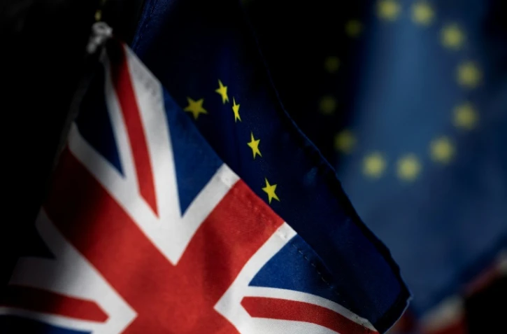 (ARCHIVES) Photo prise le 5 janvier 2020 des drapeaux britannique et de l'UE