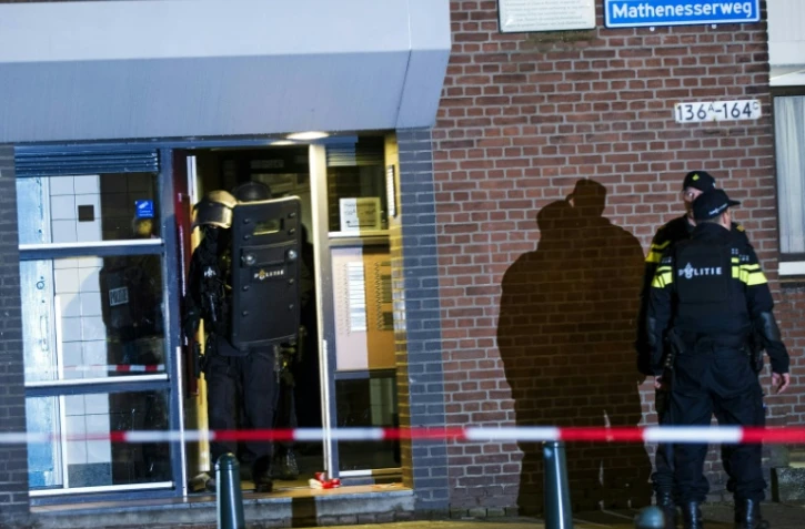 Opération policière le 27 mars 2016 à Rotterdam dans un immeuble où un Français a été arrêté 