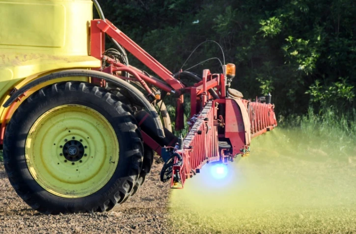 Du glyphosate répandu sur un champ dans le Nord-Ouest de la France