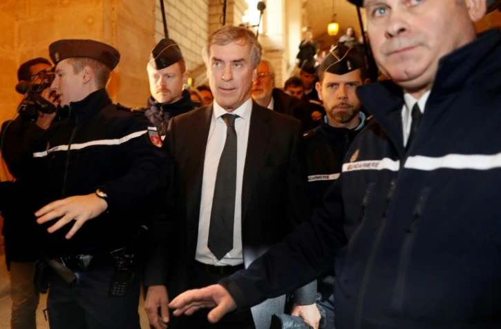 Jérôme cahuzac quitte le tribunal correctionnel de Paris, le 8 décembre 2016