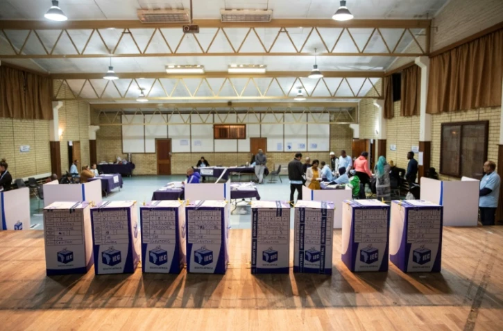 Un bureau de vote à Sophiatown, dans la banlieue de Johannesburg, juste avant la clôture du scrutin le 8 mai 2019