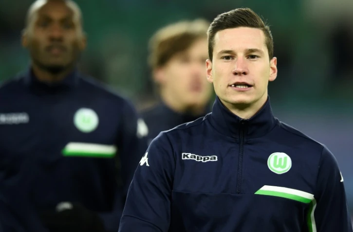 Le milieu de terrain offensif de Wolfsburg Julian Draxler, lors d'un entraînement, le 8 mars 2016 à Wolfsburg