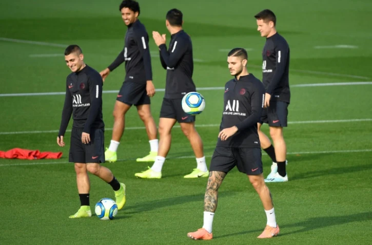 Le milieu italien Marco Verratti (g) et l'attaquant argentin Mauro Icardi du Paris SG s'entraînent au Camp des Loges, à Saint-Germain-en-Laye le 17 octobre 2019