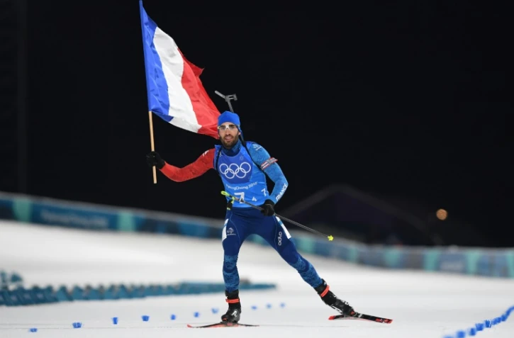 Martin Fourcade franchit la ligne d'arrivée du relais mixte des JO de Pyeongchang en vainqueur, le 20 février 2018