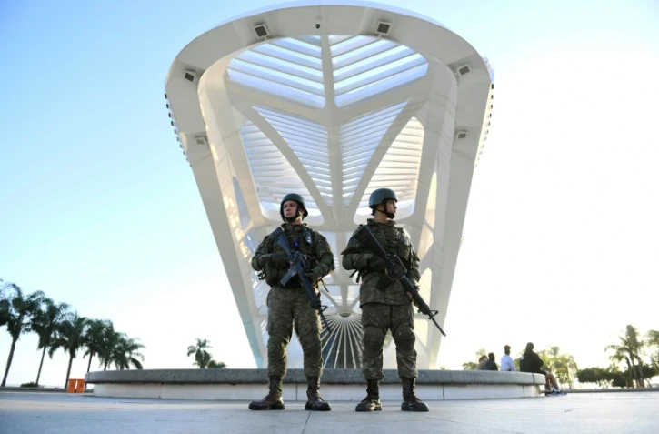 Des membres de la marine brésilienne patrouillent dans le centre ville de Rio de Janeiro, où se tiendra le sommet des Brics 2025, le 5 juillet 2025