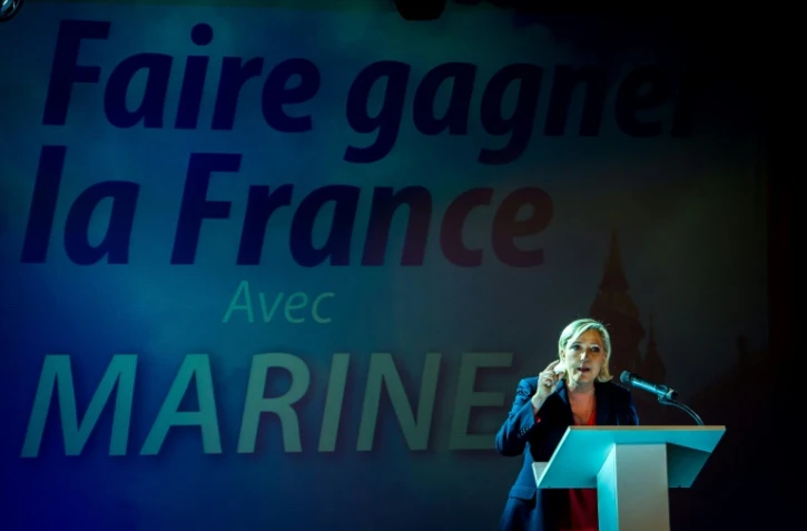 La présidente du FN Marine Le Pen en campagne à Calais, le 8 juin 2017