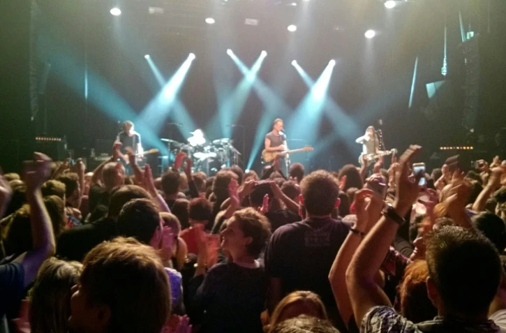 Sting se produit au Bataclan, le 12 novembre 2016 dans le cadre des commémorations un an après les attentats 