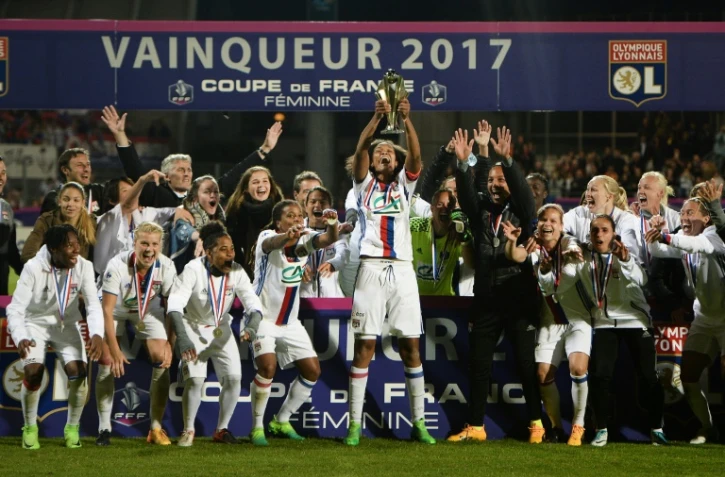 La joie des joueuses de Lyon après leur victoire en finale de la Coupe de France féminine de football face au PSG, le 19 mai 2017 à Vannes 