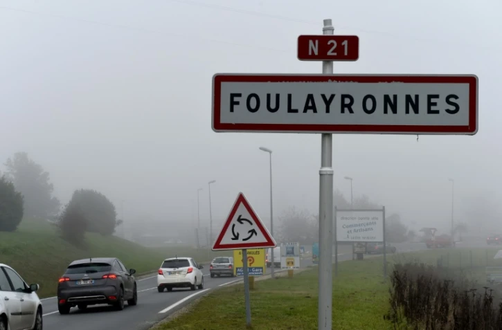 Un panneau signalétique à l'entrée de Foulayronnes, près d'Agen, le 2 décembre 2015