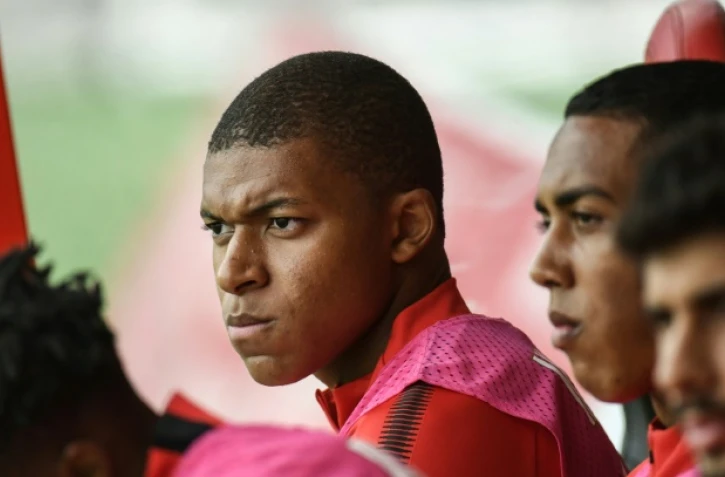 Kylian Mbappé sur le banc de l'AS Monaco au stade Gaston-Gérard de Dijon, le 13 août 2017