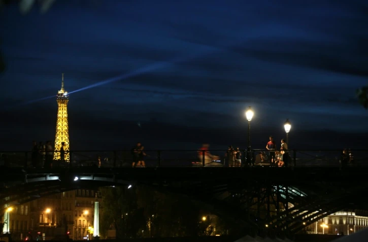 Le Pont des Arts à la tombée de la nuit, le 3 septembre 2016 à Paris