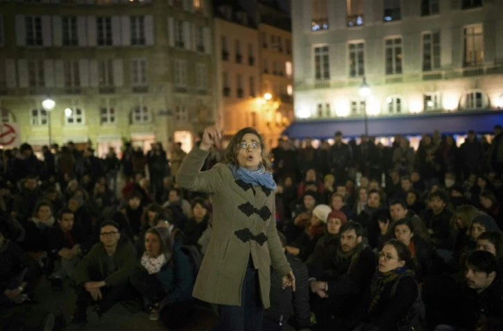 Les intermittents du spectacle rassemblés devant le théâtre de l'Odeon le 28 avril 2016 à Paris