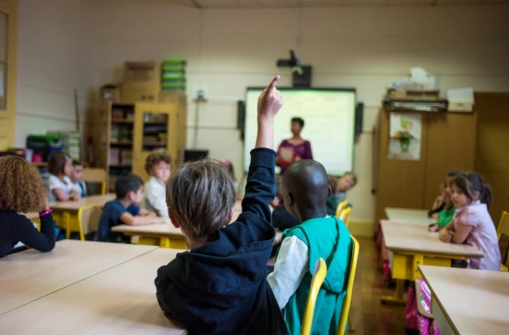 La France a mis en place, après les attentats de janvier 2015, un "enseignement moral et civique" afin de promouvoir les valeurs républicaines, le sens critique, le pluralisme des opinions...