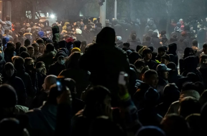Des manifestants anti-gouvernementaux Ă Almaty le 4 janvier 2022