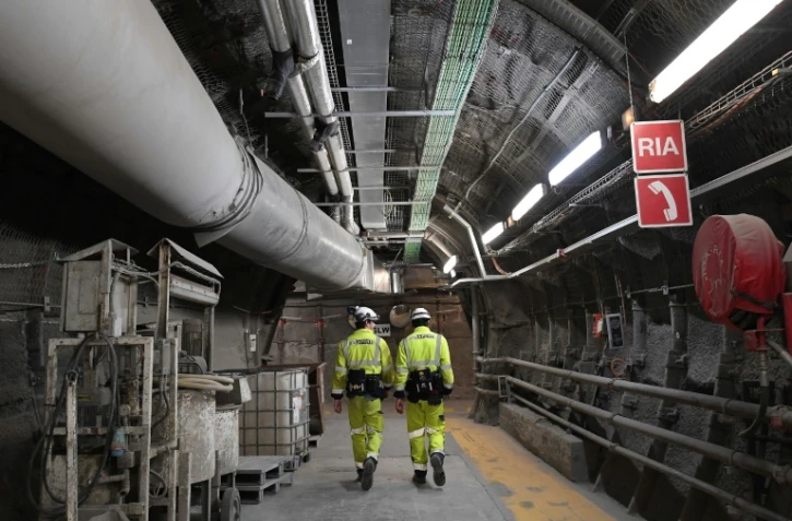 Dans la Meuse, à 500 m sous terre, les ouvriers du futur centre d?enfouissement de déchets nucléaires doivent prévoir ce que deviendront les rebuts les plus radioactifs d?ici à... 400.000 ans.