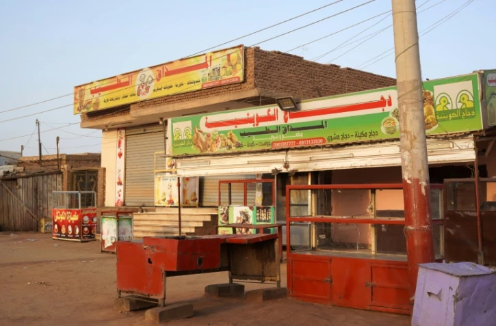 Boutiques fermées à Omdourman, près de Khartoum, le 16 avril 2023