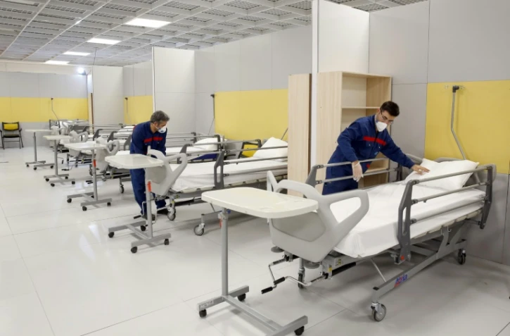 Photo prise le 21 mars 2020 à Téhéran où un immense centre d'exposition dans le plus grand centre commercial d'Iran a été converti en un "centre de santé" censé pouvoir accueillir jusqu'à 3.000 malades du nouveau coronavirus