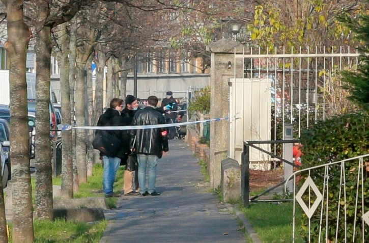 La police enquête à l'école maternelle Jean-Perrin d'Aubervilliers le 14 décembre 2015 où un instituteur a inventé avoir été attaqué au cutter 