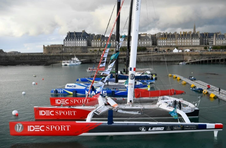 Flotte des voiliers catégorie Ultim pour le Route du Rhum amarrés au port de Saint-Malo, le 29 octobre 2018